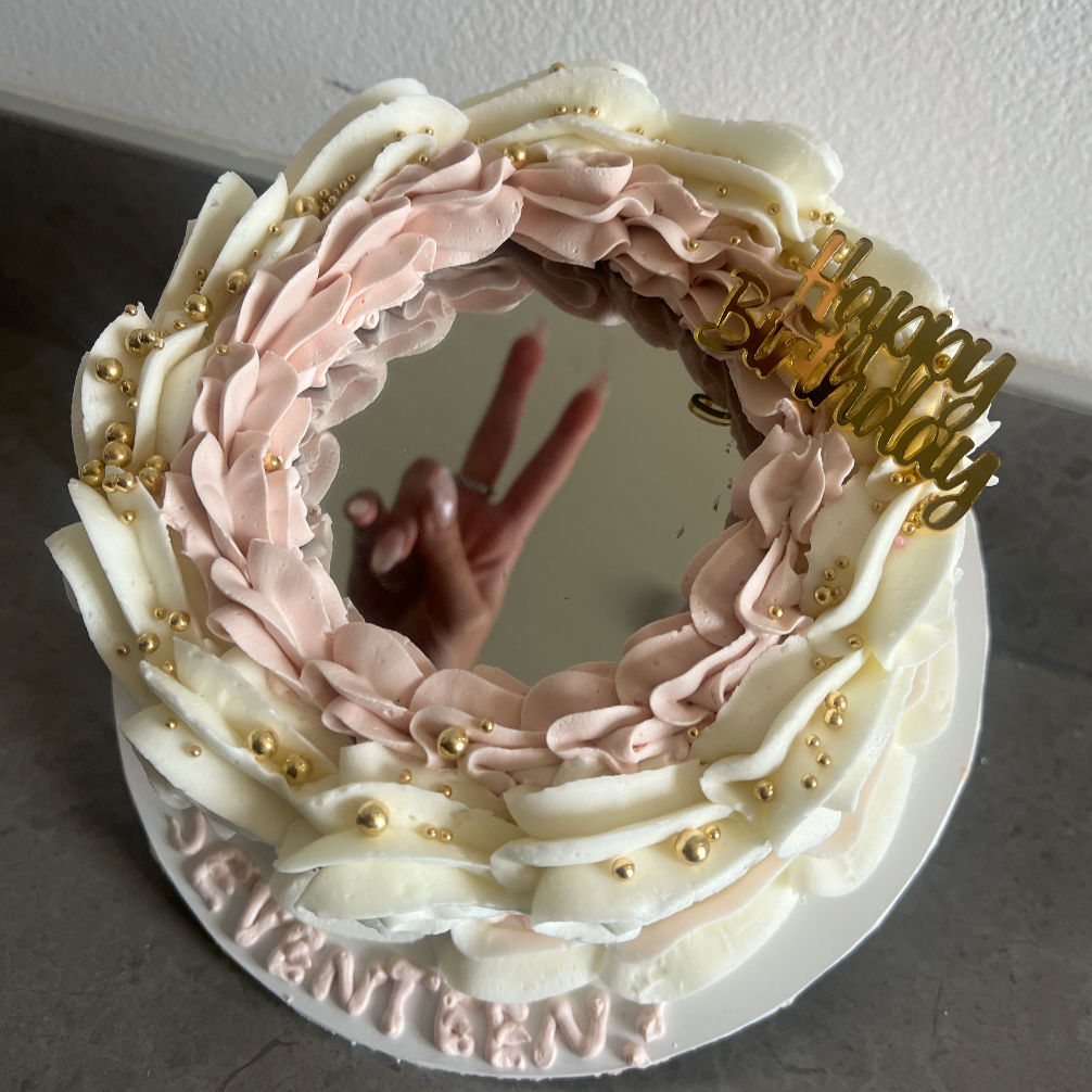 Design A Mirror Selfie Cake — Bento Cake Burglar